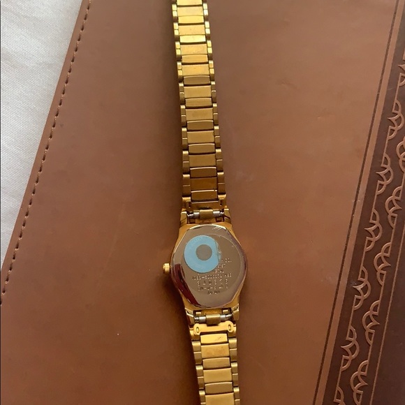 COPY - Woman citizen watch main image 11